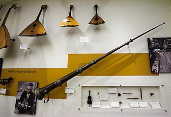 Musical instruments on display at the MIM (14165139899).jpg