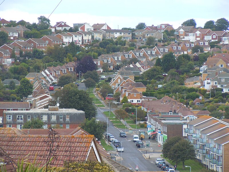 File:Northwestward view towards Lustrells Vale from Oaklands Avenue, Saltdean (August 2014) (2).JPG