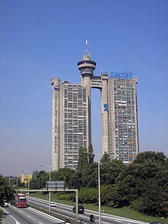 Der Genex-Turm  245px-Novi_Beograd_-_West_Gate_01