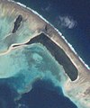 Photo satellite montrant Nukufotu (îlot à gauche), Nukula'ela'e et Nukuloa (îlot au centre).