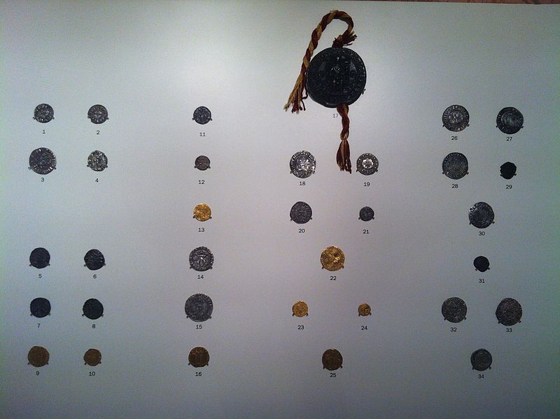 File:Numismatics collection of the MNAC- Aragon Crown displays (10).jpg