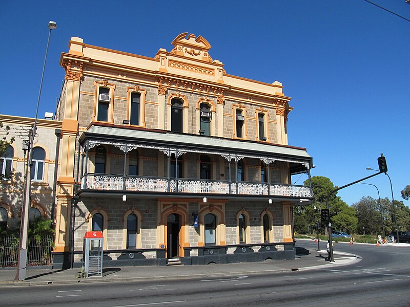 File:OIC adelaide cbd newmarket hotel.jpg