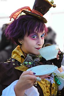 A mad hatter cosplayer at the 2016 Romics convention OKIMG 6435 - Mad hatter cosplay.jpg