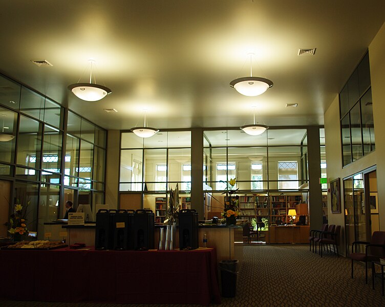 File:Oregon Civic Justice Center inside main floor.JPG