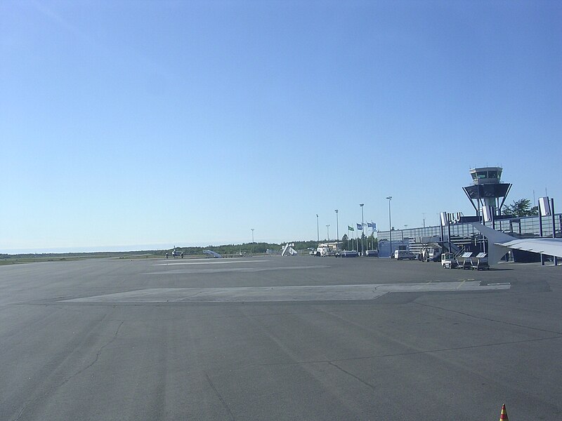 File:Oulu airport 20060616.jpg