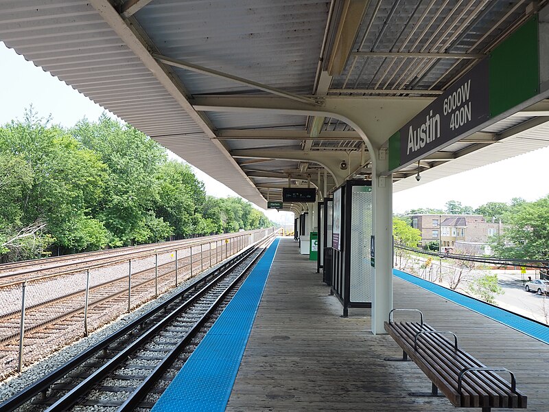 File:Outbound track at Austin (Green), looking east (51319766467).jpg