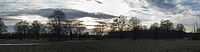 English: Panoramic view from the wall of the castle of Nymphenburg in the sunset. Deutsch: Panoramablick von der Schlossmauer in einen bewölkten Sonnenuntergang. Zusammengesetzt aus drei Einzelbildern