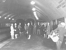 People waiting at Nationaltheatret in 1928 People waiting at Nationaltheatret Station 1928.jpg