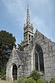 Église paroissiale Saint-Méen : le clocher et le porche méridional.