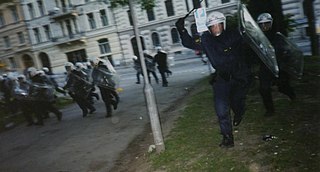 <span class="mw-page-title-main">Baton charge</span> Police tactic for crowd dispersion