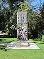 "Post-Bllok": Piece of Berlin Wall / Pjesë nga Muri i Berlinit
