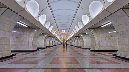 Central hall at Andel, Prague Metro (Pylon station) Prague 07-2016 Metro img5 LineB Andel.jpg