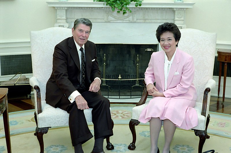 File:President Ronald Reagan meeting with President Corazon Aquino of the Philippines in the Oval Office.jpg