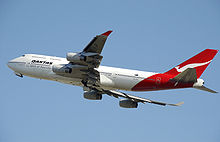 Boeing 747-400 at takeoff Qantas b747-400 vh-ojp arp.jpg