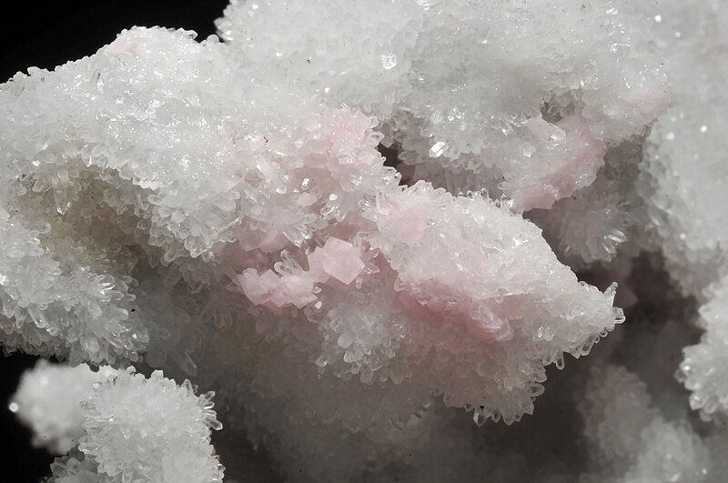 File:Rhodocrosite, quartz 6.JPG