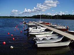 Rimbos småbåtshamn vid Långsjön.