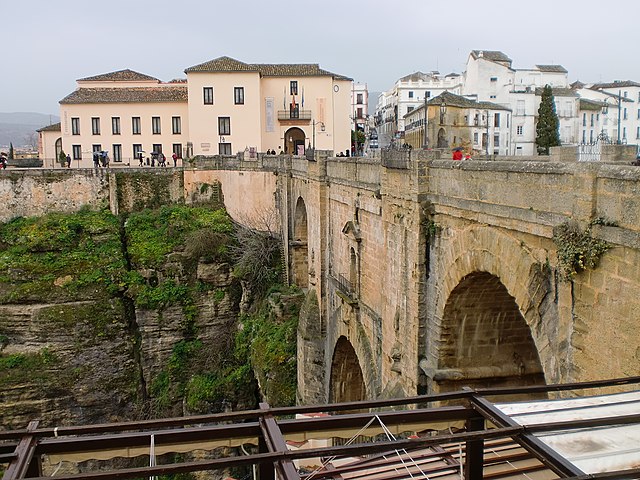 File:Ronda_palacio_de_congresos.JPG