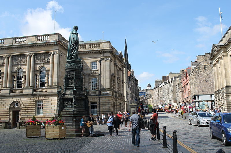 File:Royal Mile. (14604087258).jpg