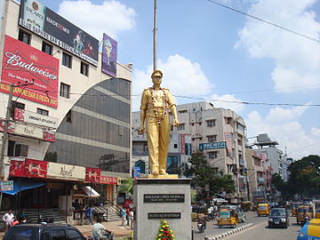 Umesh Chandra statue at SR nagar junction SRnagar umeshchandra.jpg