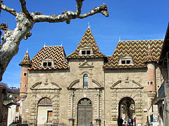 Porte principale donnant accès à l'abbaye.