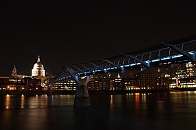 Saint Paul's Cathedral by night.JPG