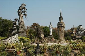 Die Sala Kaew Ku Statuen