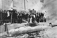 Schuka submarine in 1905.jpg