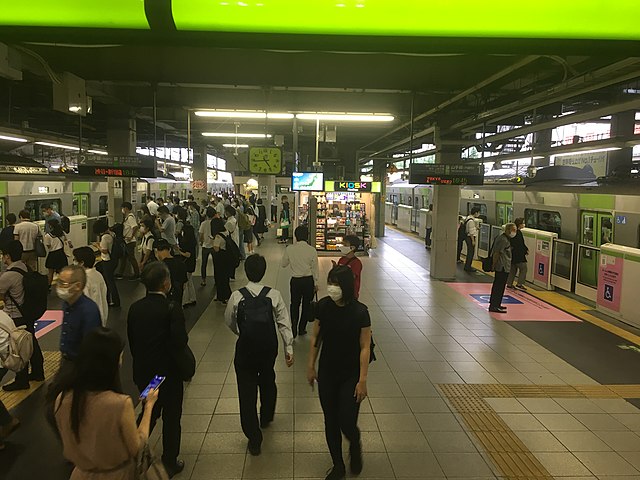 The JR Yamanote line platforms, 2020