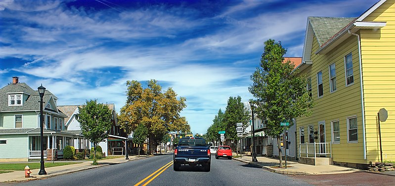 File:Small-Town Drive (15230746066).jpg