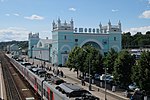 Здание железнодорожного вокзала (старое здание), в котором перед трудящимися Смоленска выступали советские государственные, партийные деятели