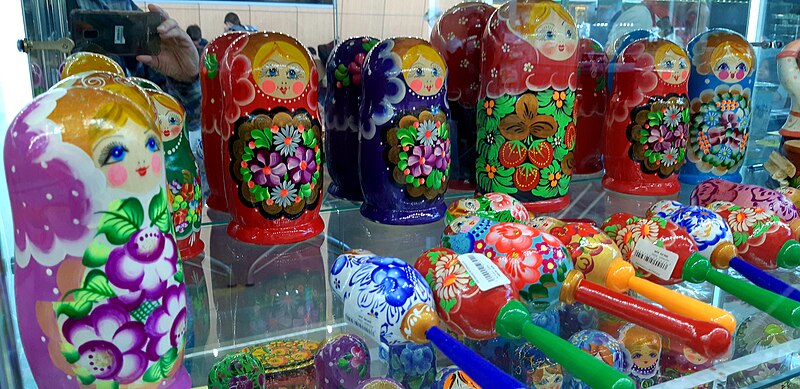 File:Souvenirs in the shop of Kazan International Airport - 03.jpg