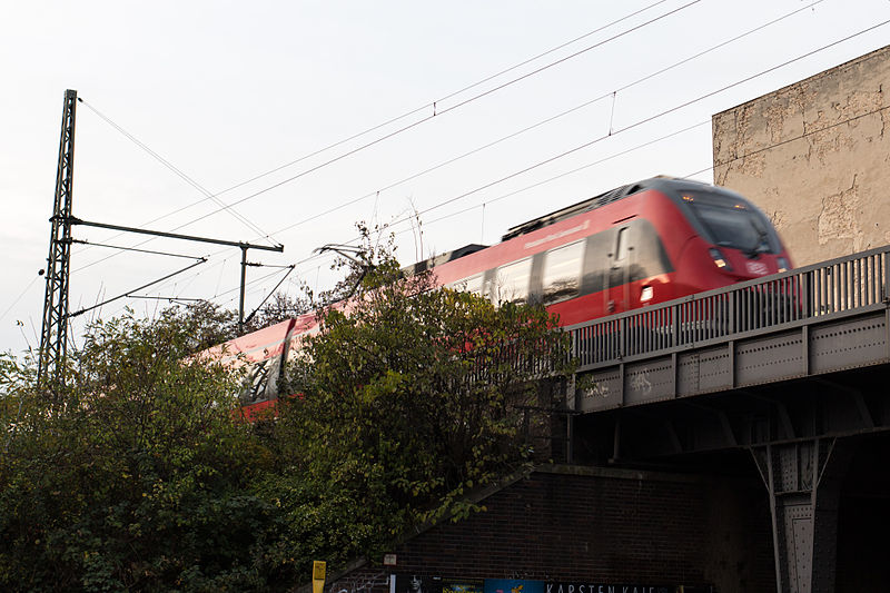 File:Stadtbahnbrücke über die Leibnizstraße 20141110 14.jpg