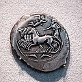 Syrakosai - 425-420 BC - silver tetradrachm - charioteer in quadriga and Nike - head of Arethousa - Berlin MK AM 18205392