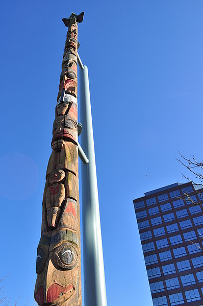 File:Tacoma, WA - Fireman's Park Totem Pole 01.jpg