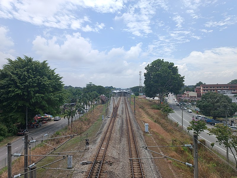 File:Tanjung Malim KTM Station tracks (220712) 02.jpg