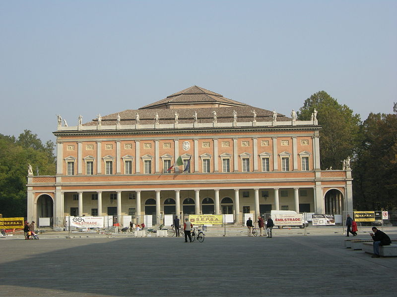 File:Teatro municipale valli 01.JPG