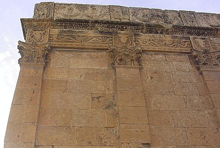 Decoraciones sobre los muros del Templo