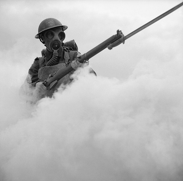 British infantryman in 1941 with a Pattern 1907 bayonet affixed to his rifle