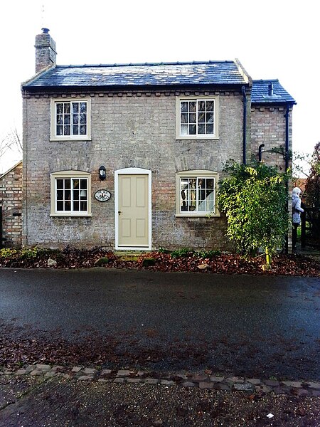 File:The Old Post Office, Hilton - geograph.org.uk - 5239815.jpg