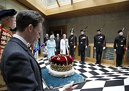 De koningin in het Schotse parlement.jpg