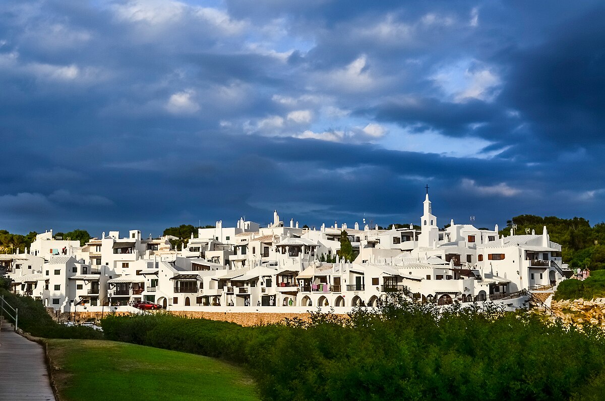 White village. Собак Вайт Виладж.