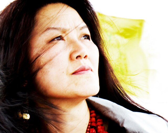 Description de l'image Tibetan singer Namgyal Lhamo in 2006.jpg.