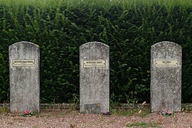 Tombes des Tirailleurs sénégalais morts en défendant le village.