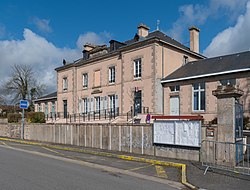 Town hall of Lussac-les-Eglises (3).jpg