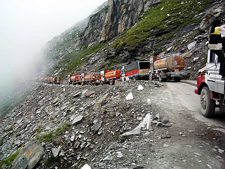 Traffic jam on the Rohtang Pass between Manali and Spiti