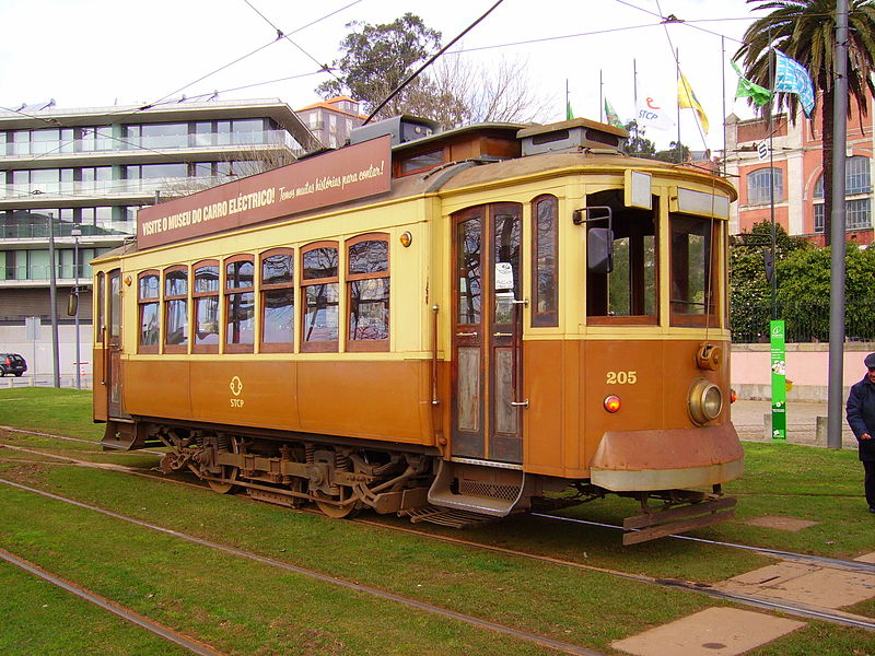 File:Tram Porto 205.jpg