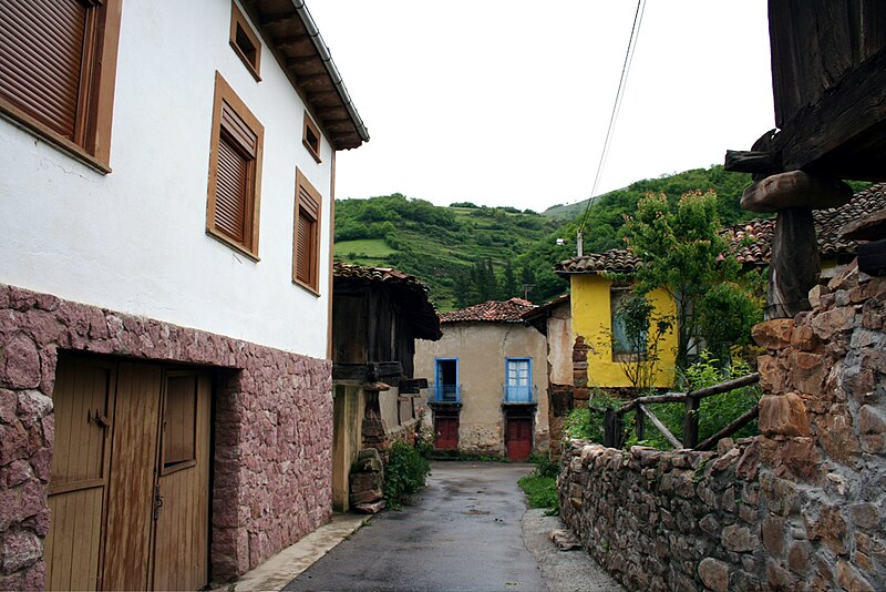 File:Tuña Tineo Asturias 01.JPG