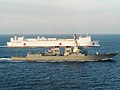 Az Oscar Austin az amerikai USNS Comfort (T-AH 19) kórházhajót kíséri a Gibraltári-szorosban. A két hajó az Operation Enduring Freedom keretében a Perzsa-öböl felé hajózott.