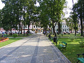 Ul. Kościuszki widziana z Parku Konstytucji 3 Maja w Suwałkach.JPG