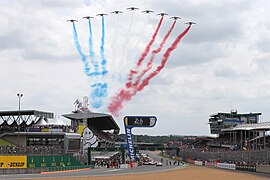 Le passage de la Patrouille de France.